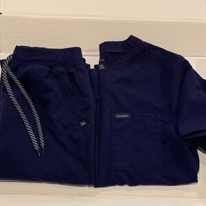 EUC Jaanuu Mens Navy Scrub Set: Top (S) Pants (M)